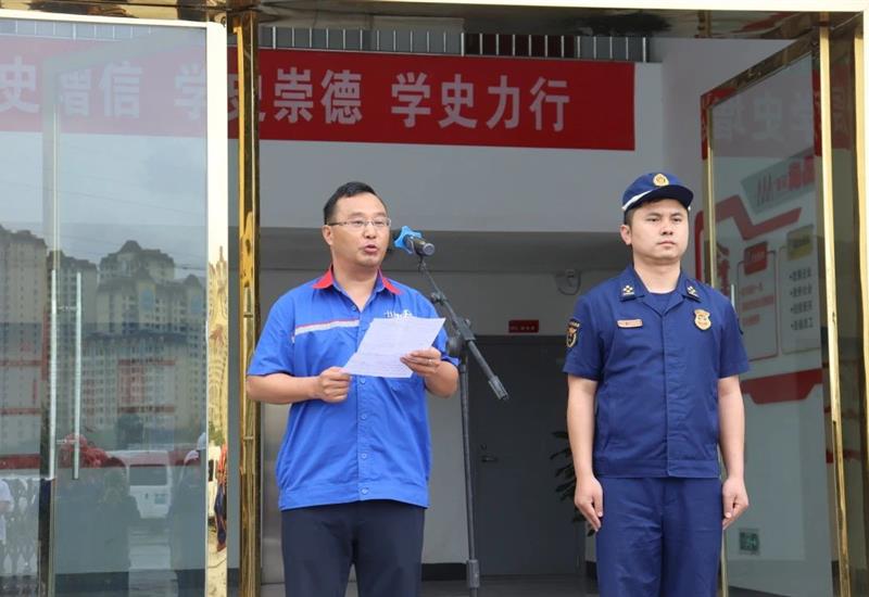 广安消防接济 “油库火栽焖救技术实训基地”在海晶石油揭牌成立 (4)_800-550